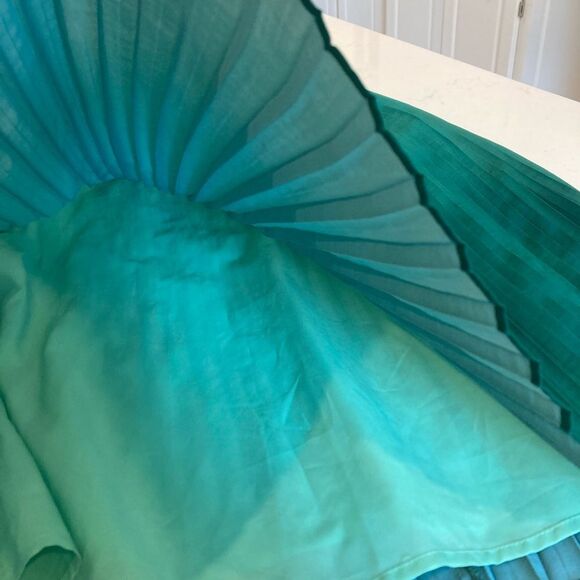 NEW Banana Republic Green Ombré Pleated Fit and Flare Twist Strap Midi Dress - Picture 6 of 8